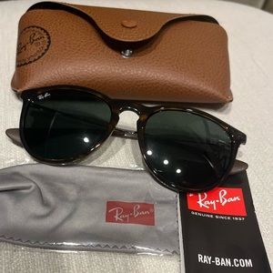 Ray-Bans: Never worn Erika style 🕶 OBO